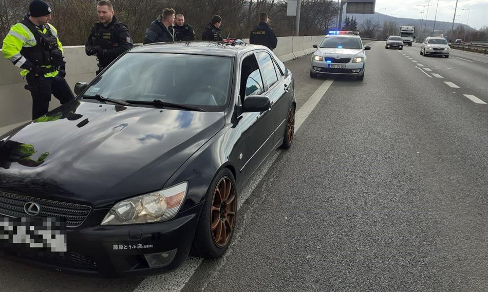 Zásah celníků na dálnici D10